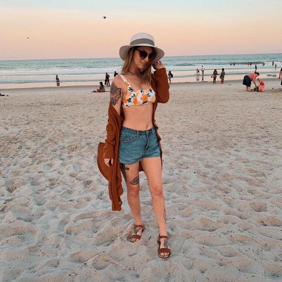 Meet Your Posher โค๏ธ๏ธ - Picture 2 of 6